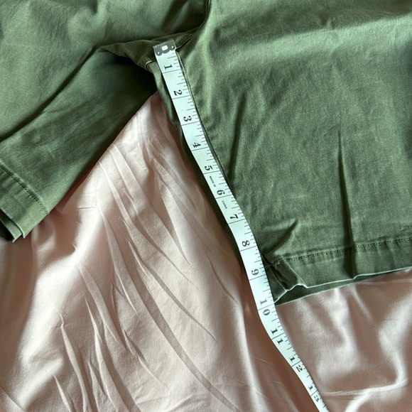 Tommy Bahama women’s Bermuda walking shorts size 10. Olive - Picture 4 of 5